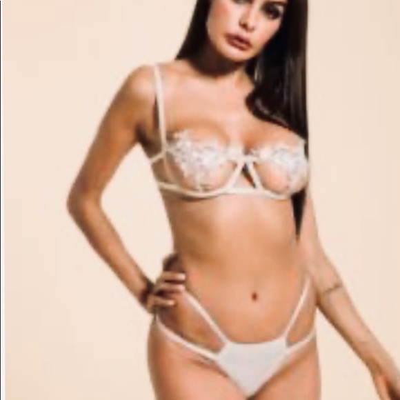 Lingerie - Picture 8 of 8